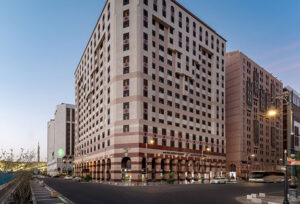 Exterior view of Deyar Al Eiman Hotel in Madinah, located close to Masjid an-Nabawi